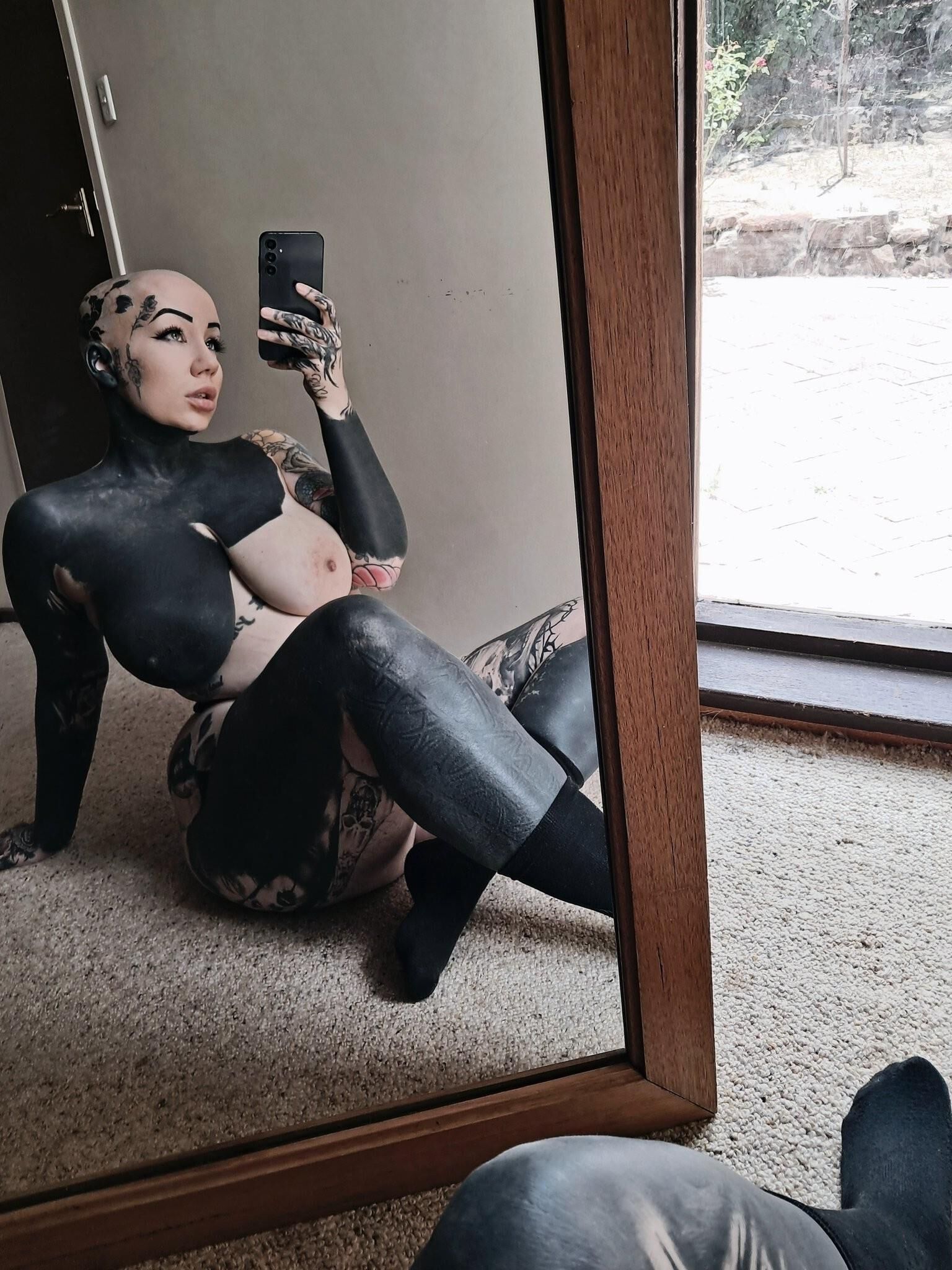 Voncaskxt Bald Tattooed Big Butt and Boobs Hot Milf Mixed Shots