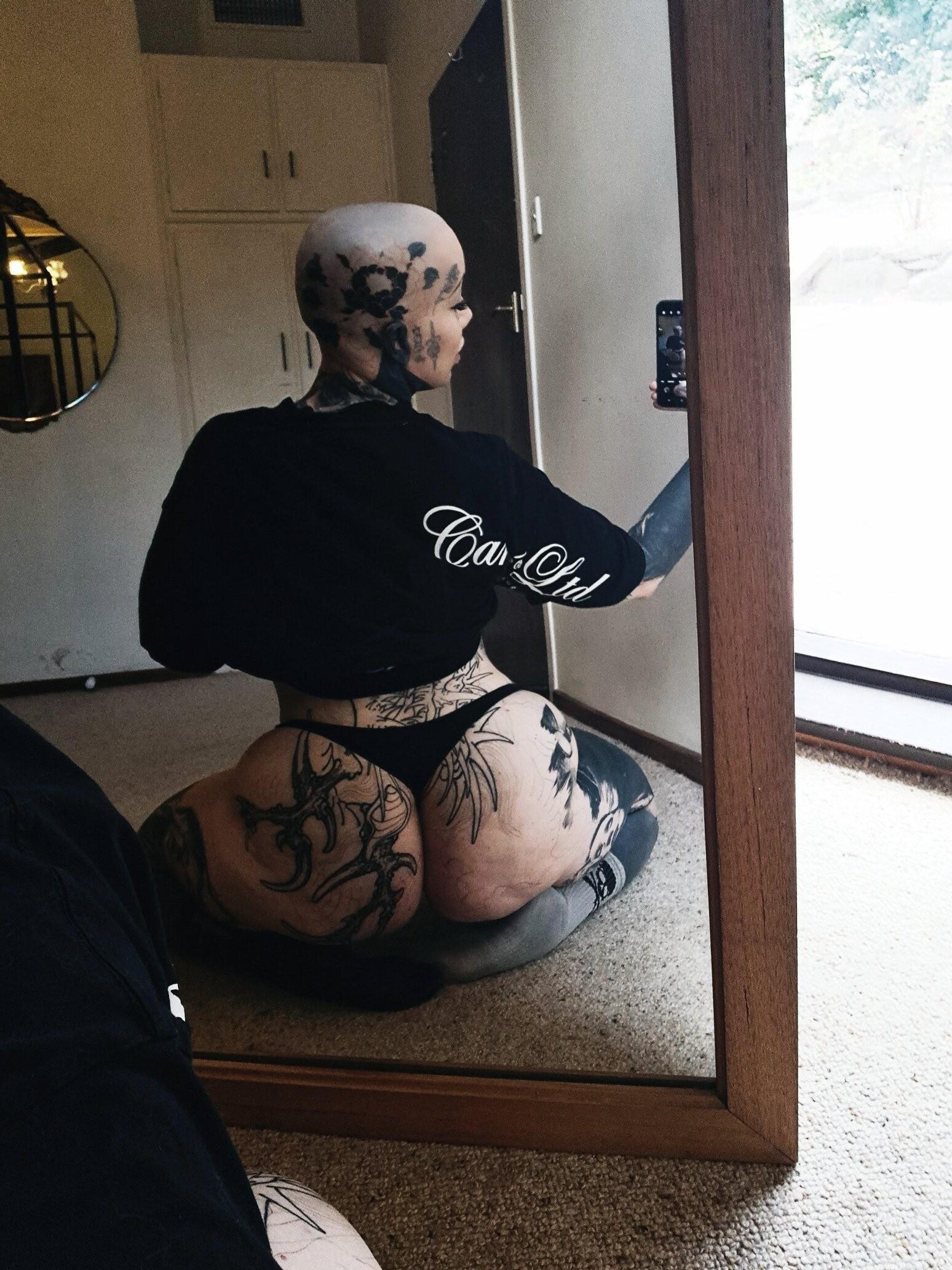 Voncaskxt Bald Tattooed Big Butt and Boobs Hot Milf Mixed Shots