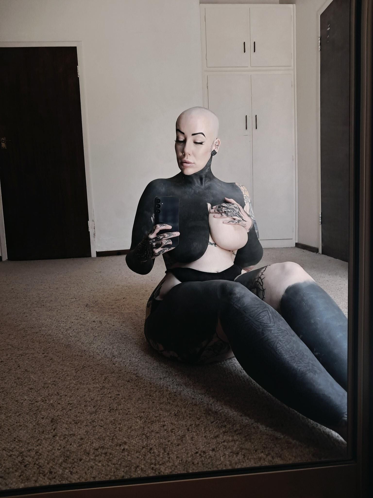 Voncaskxt Bald Tattooed Big Butt and Boobs Hot Milf Mixed Shots