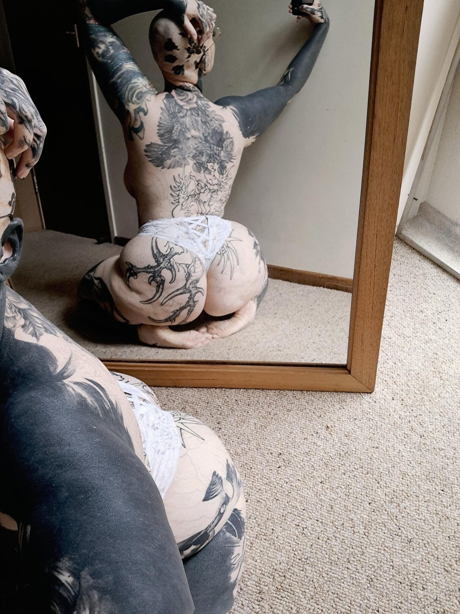 Voncaskxt Bald Tattooed Big Butt and Boobs Hot Milf Mixed Shots