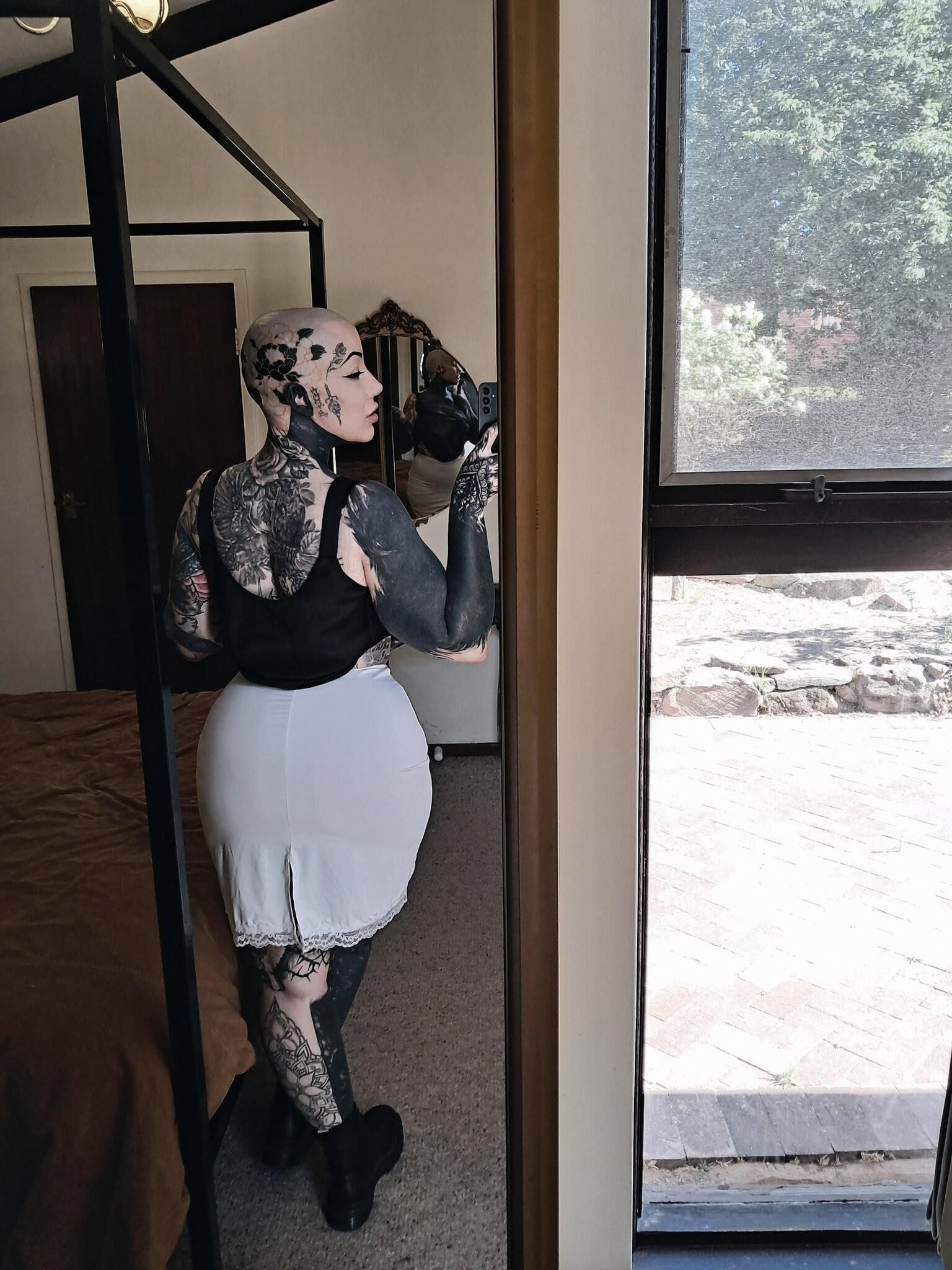 Voncaskxt Bald Tattooed Big Butt and Boobs Hot Milf Mixed Shots