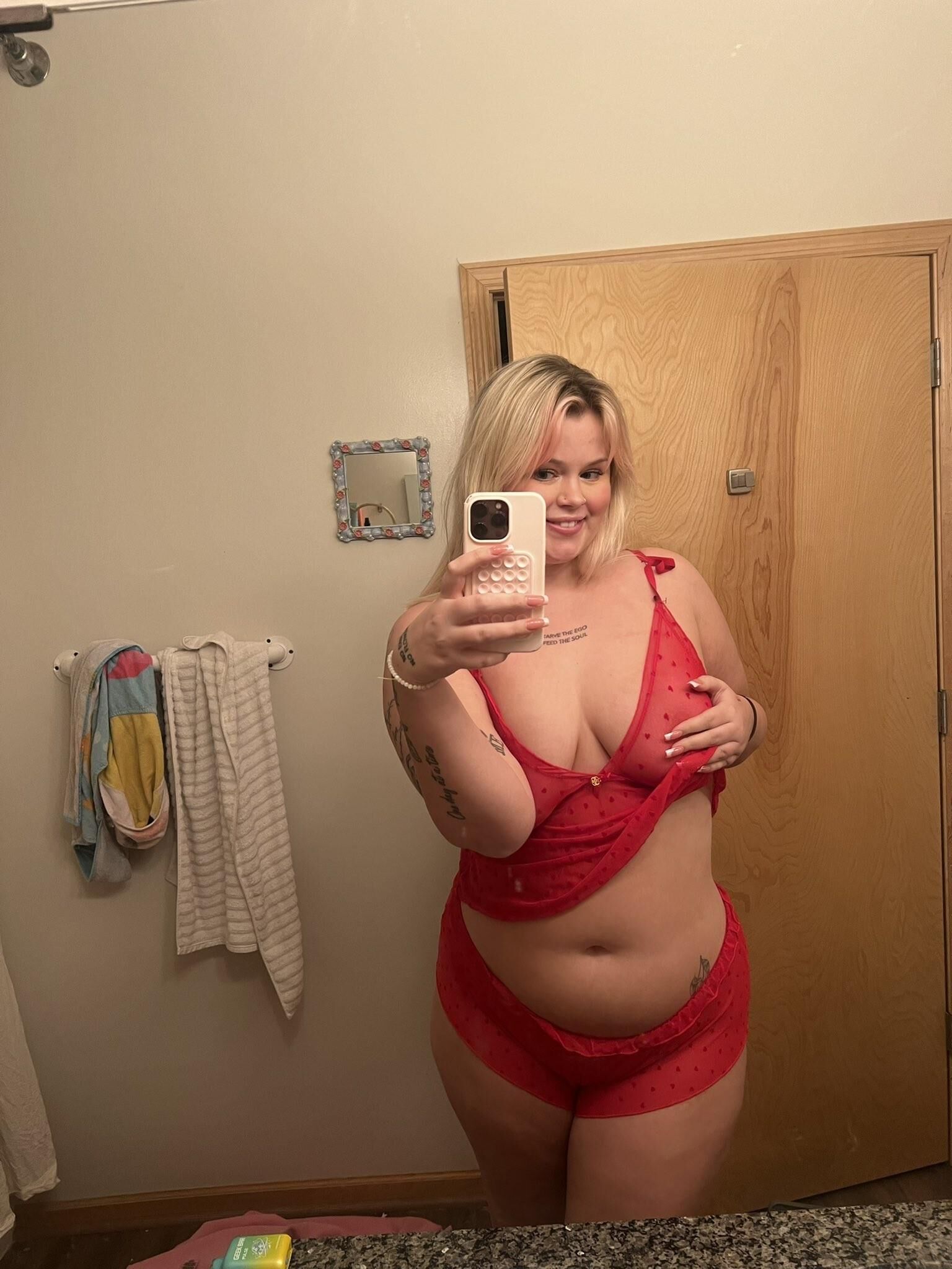 WINONA BBW BLONDE NEEDS TO BE USED HARD