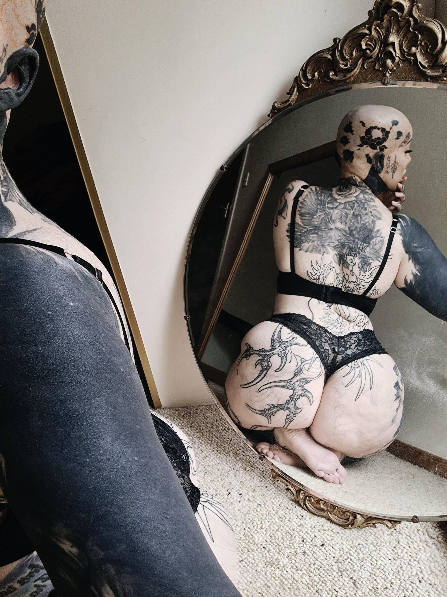 Voncaskxt Bald Tattooed Big Butt and Boobs Hot Milf Mixed Shots