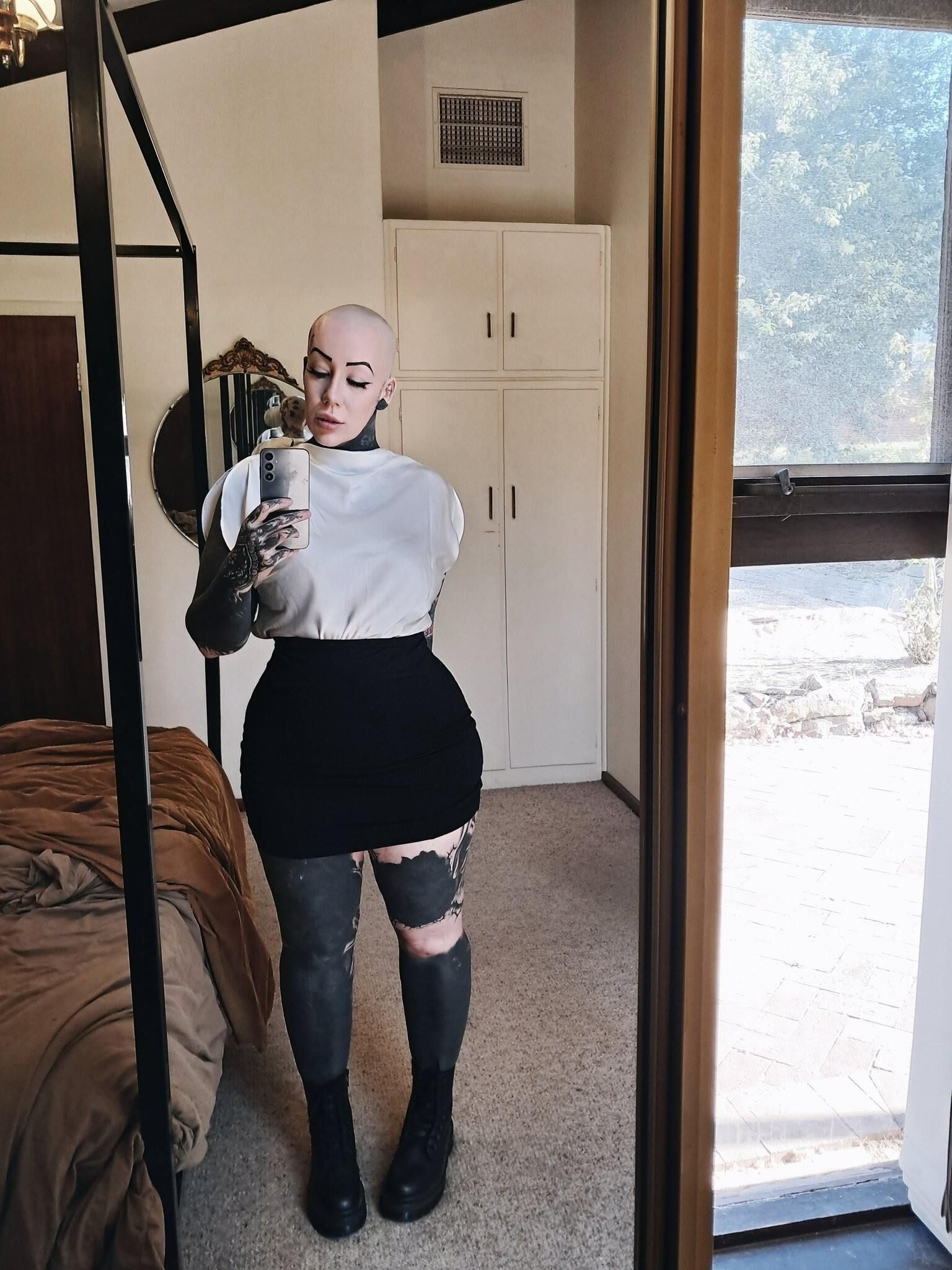 Voncaskxt Bald Tattooed Big Butt and Boobs Hot Milf Mixed Shots