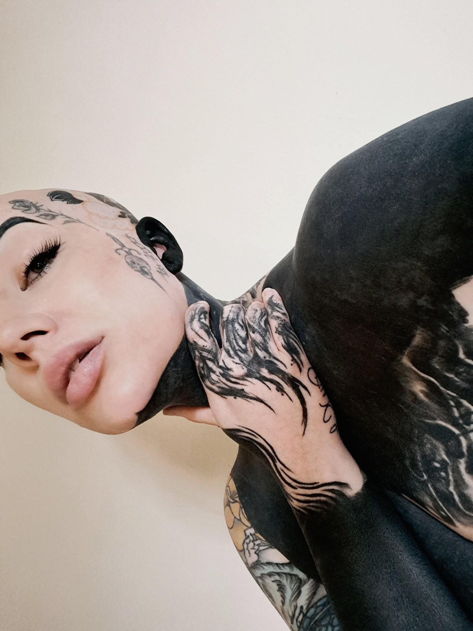 Voncaskxt Bald Tattooed Big Butt and Boobs Hot Milf Mixed Shots