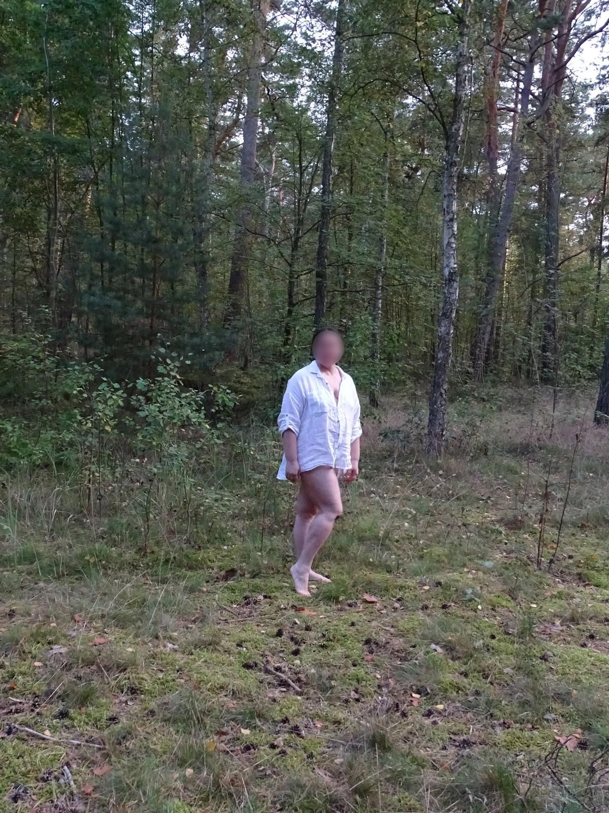 chubby bitch shits in the forest