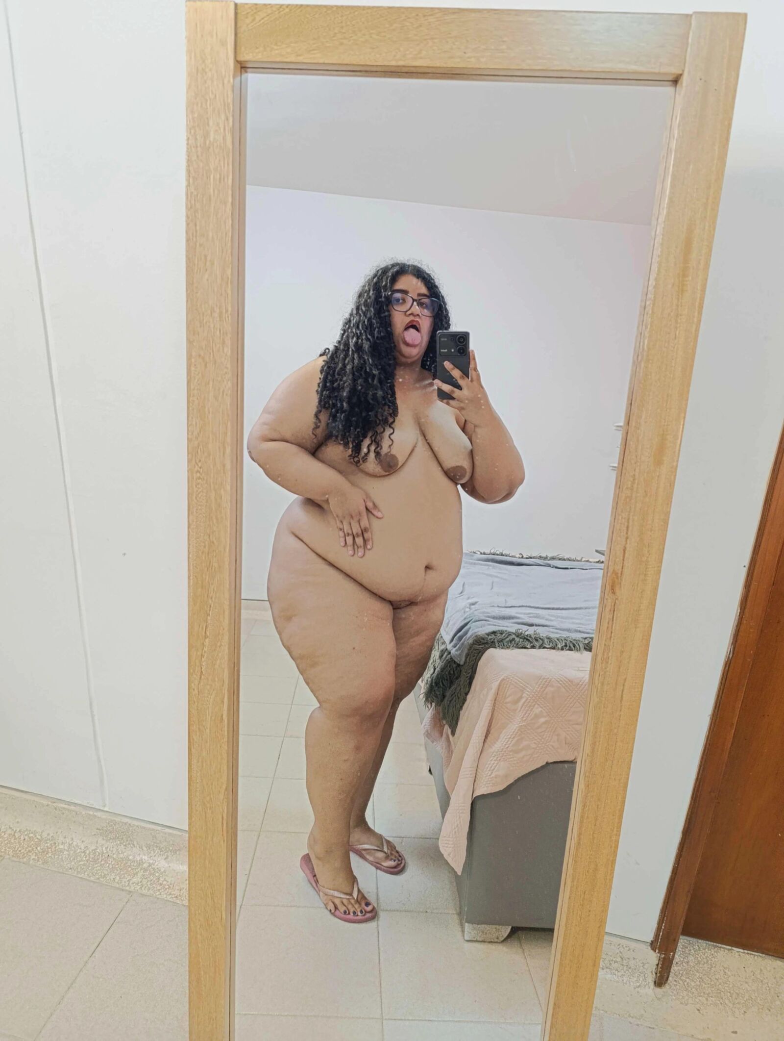 Sexy fat amateurs get naked 