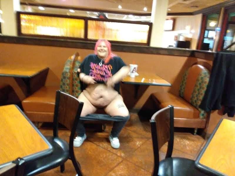 BBW brat PoppyJay flashing in restaurants