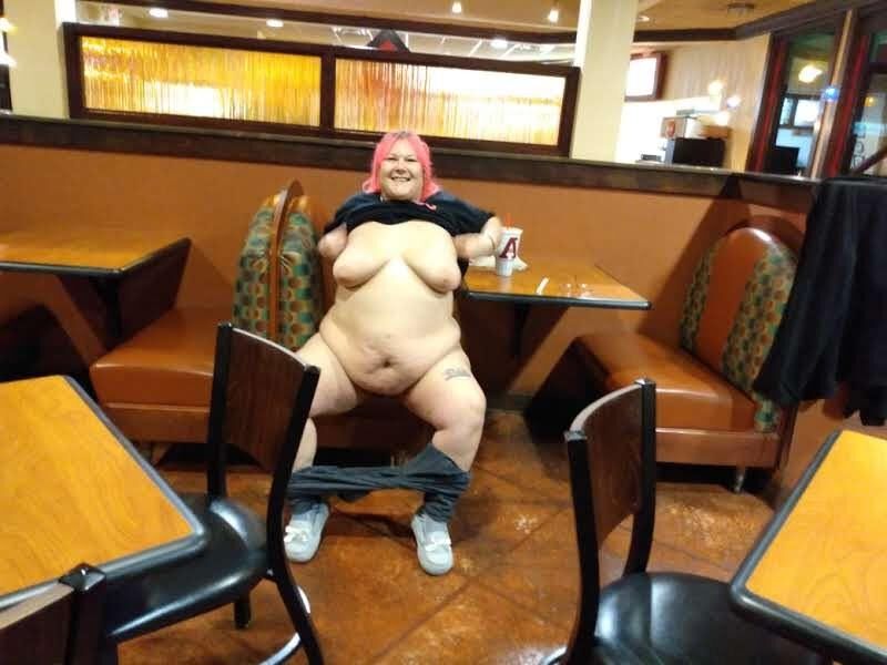 BBW brat PoppyJay flashing in restaurants