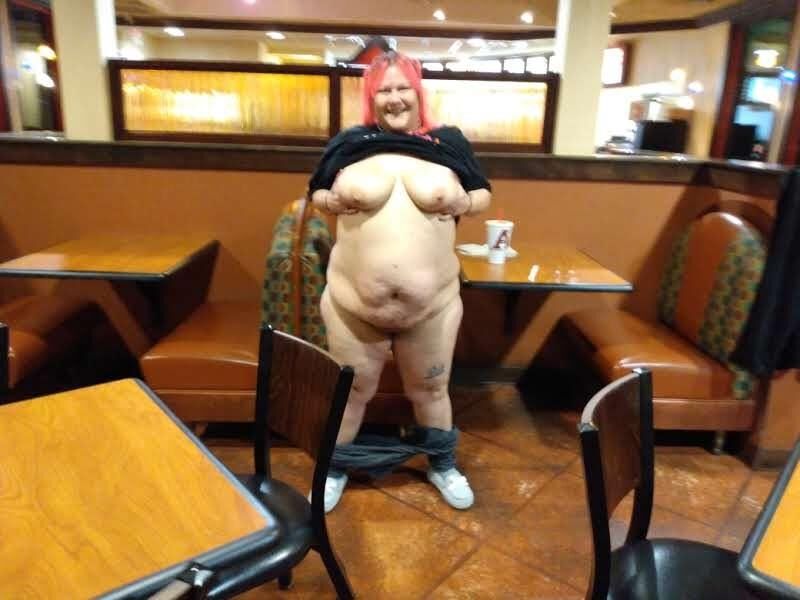 BBW brat PoppyJay flashing in restaurants