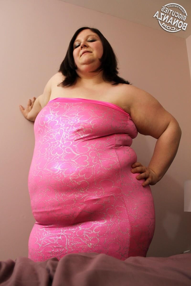 BBW KELLY PRETTY FAT IN PINK