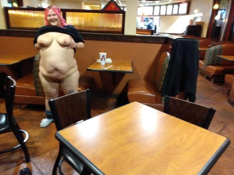 BBW brat PoppyJay flashing in restaurants