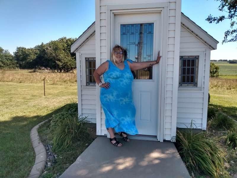 BBW brat PoppyJay Flashing OUTSIDE the Chapel