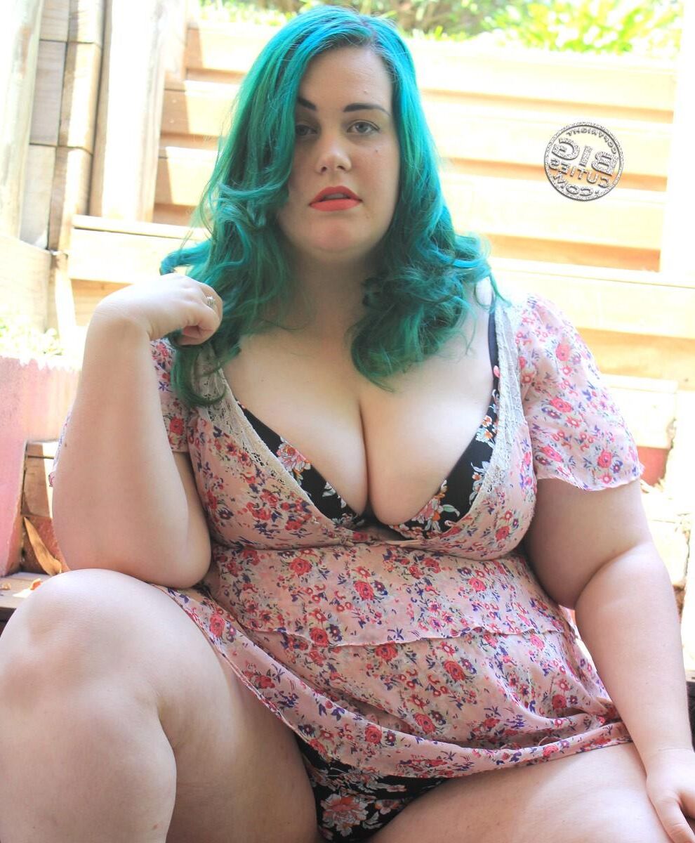 BBW LAUREL CUTE EMO PLUMPER