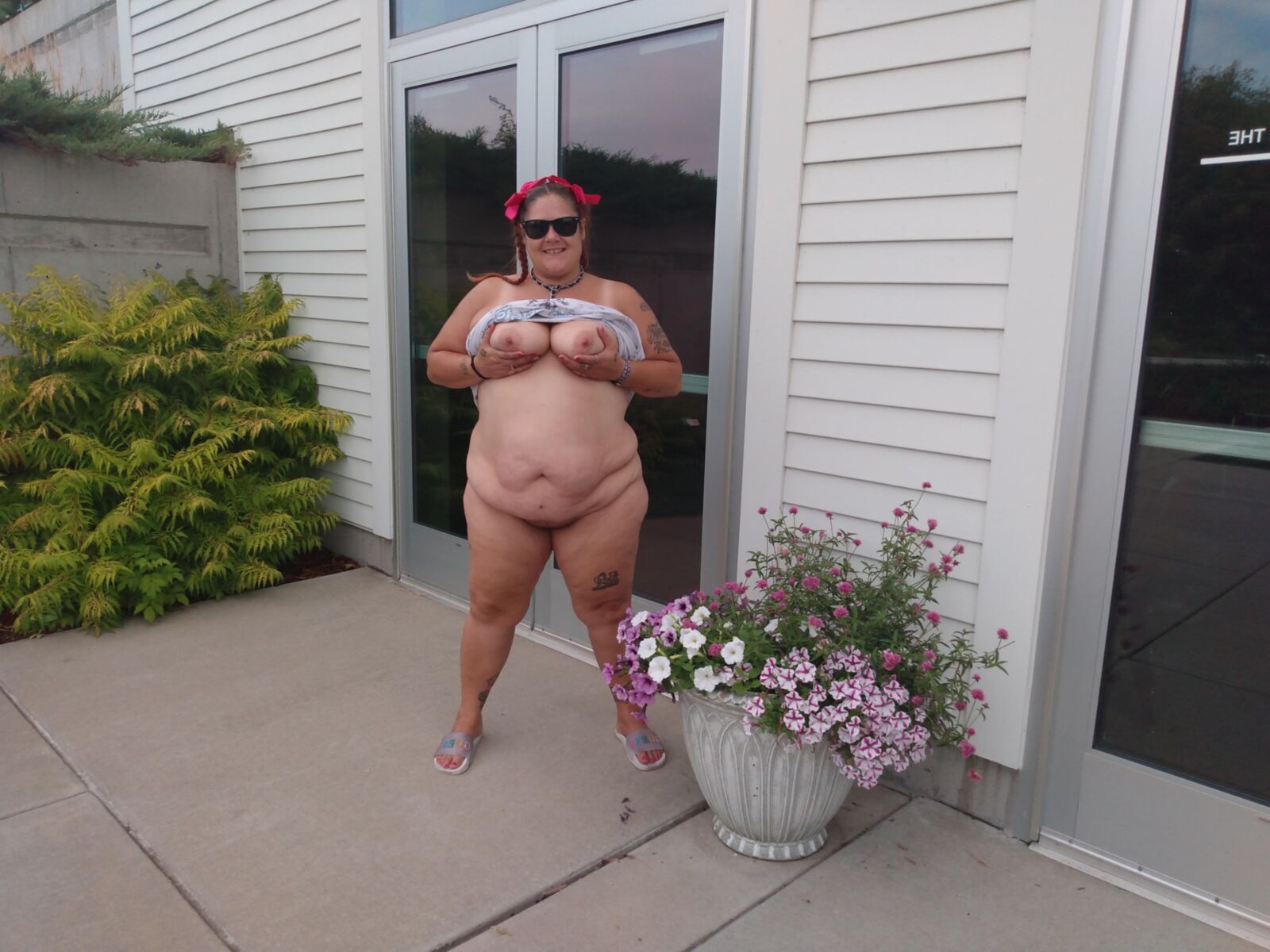 BBW brat PoppyJay NAKED outdoors in the PARK