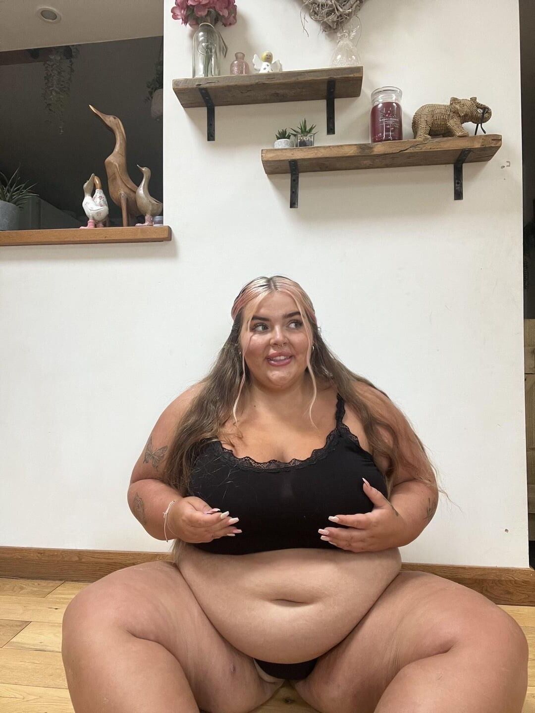 Beautiful Fat Blonde Lillie Big Belly