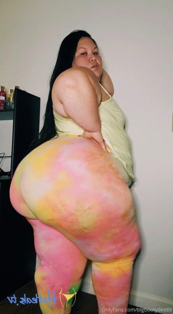 Dee, a Bunda Gorda Latina Puta