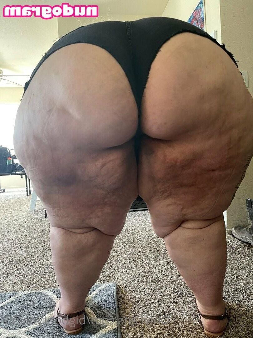 Dee, a Bunda Gorda Latina Puta