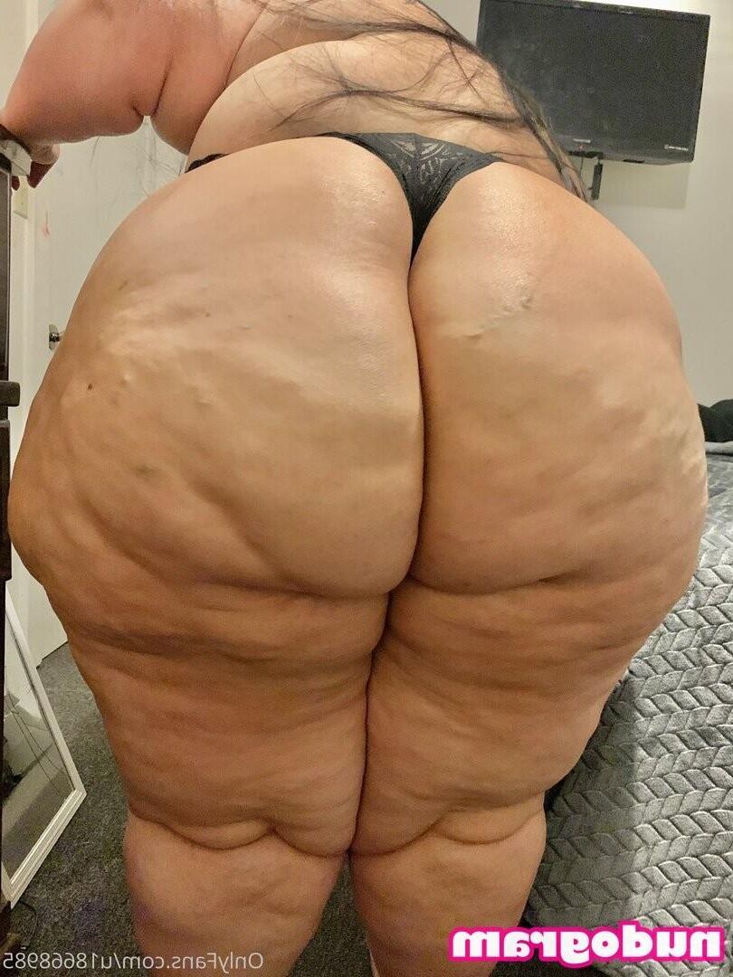 Dee, a Bunda Gorda Latina Puta