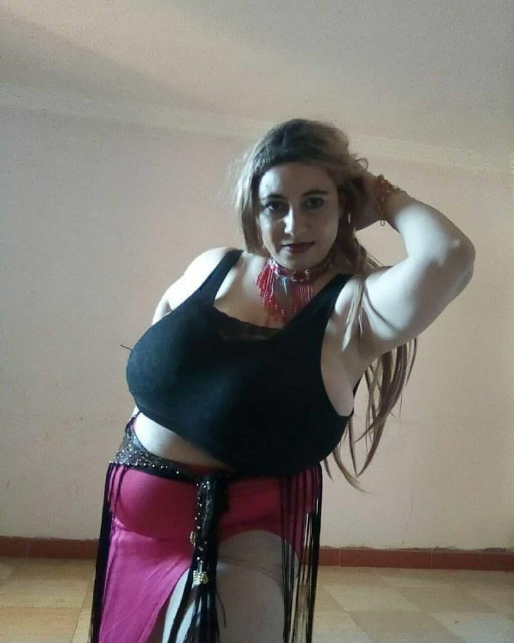 Árabe BBW com peitos gigantes