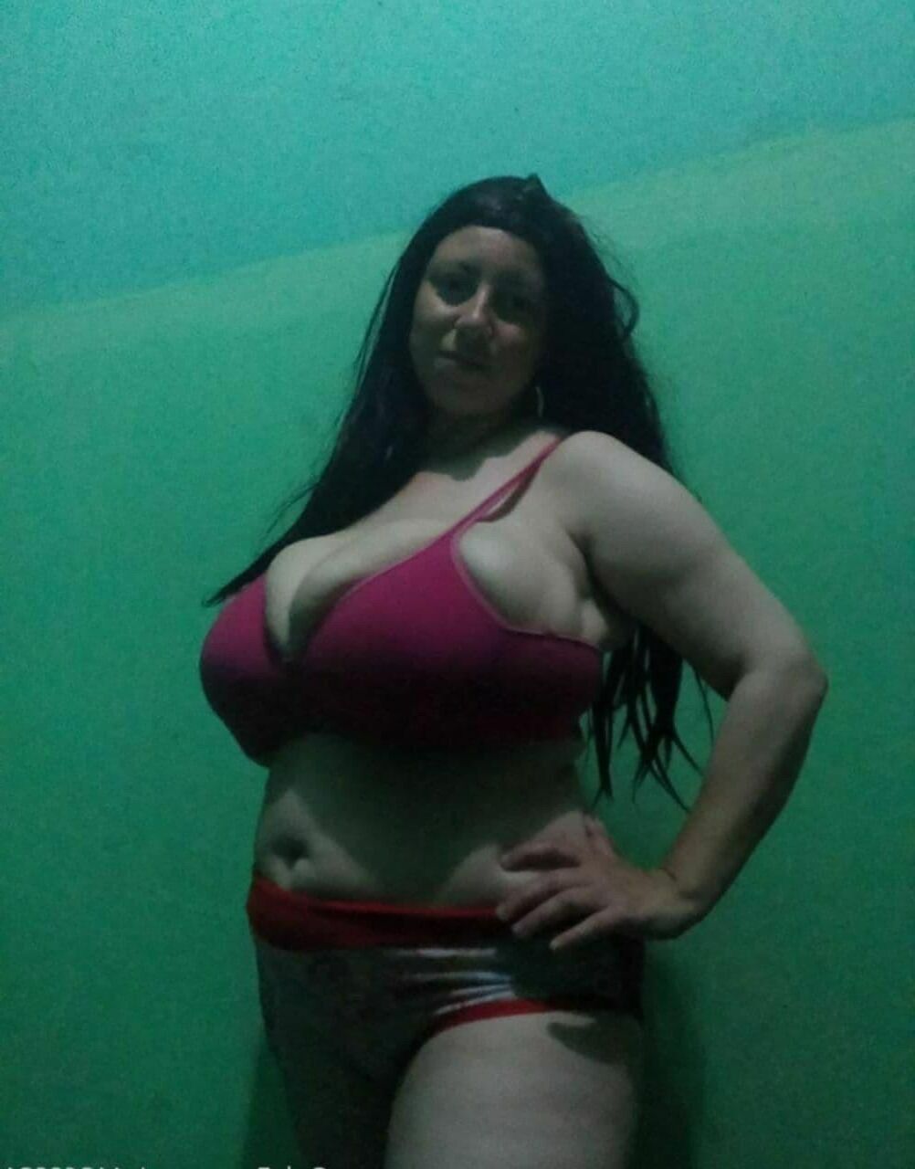 Árabe BBW com peitos gigantes