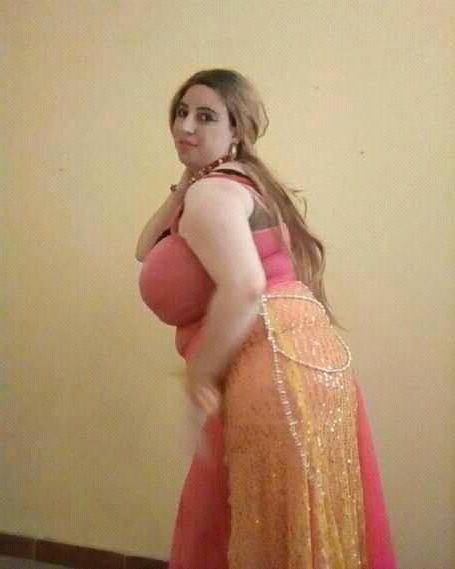 Árabe BBW com peitos gigantes