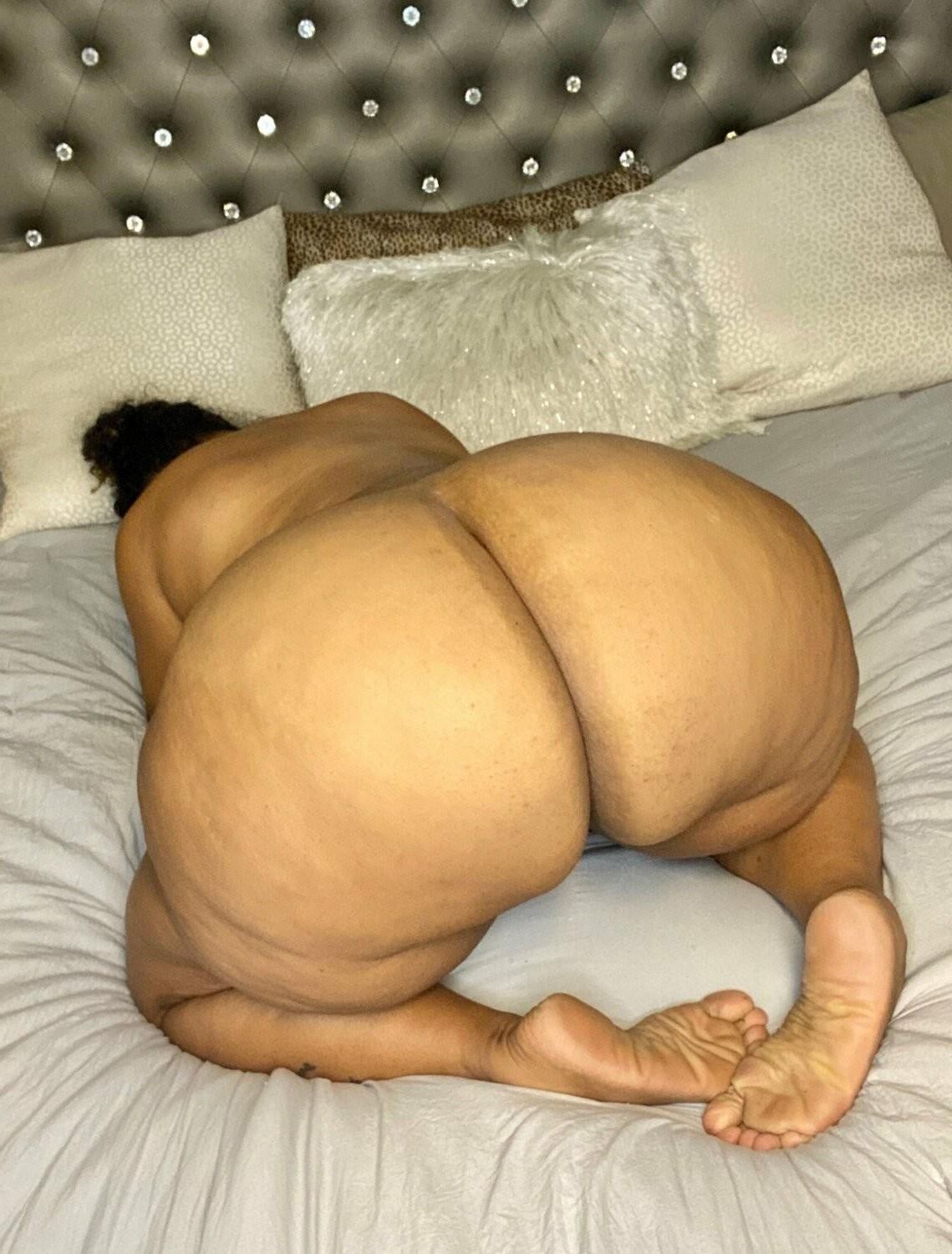 BEAUTIFUL THICK BIG ASS LATIN MAMI