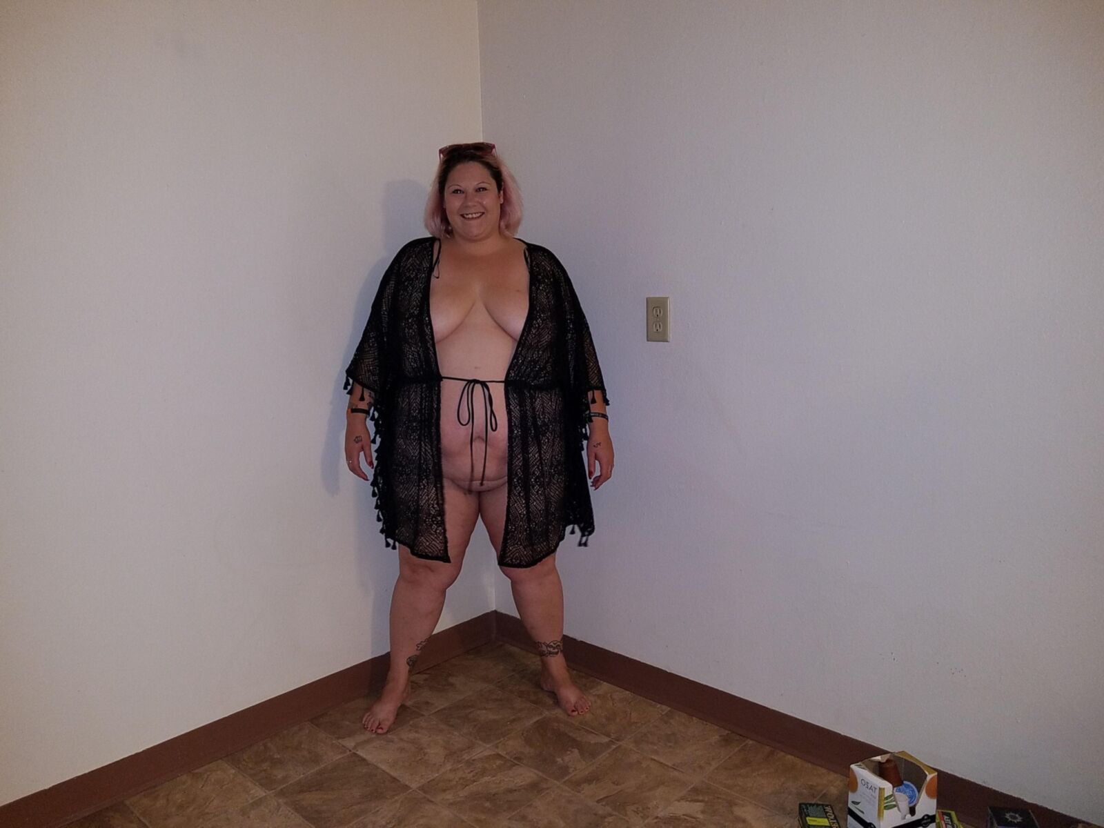 BBW brat PoppyJay throw back posing at home for Daddy