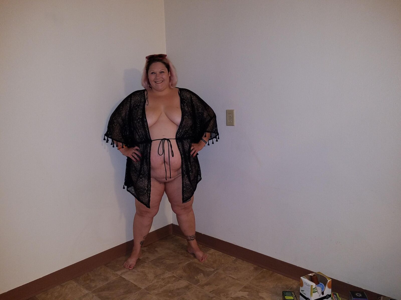 BBW brat PoppyJay throw back posing at home for Daddy