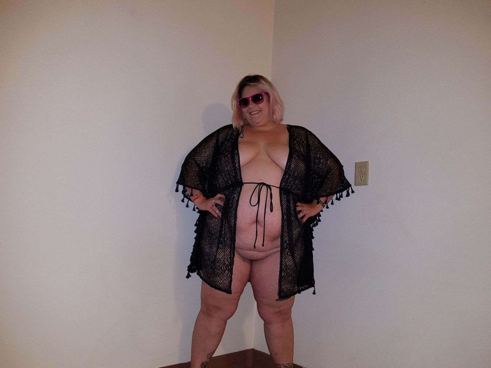 BBW brat PoppyJay throw back posing at home for Daddy