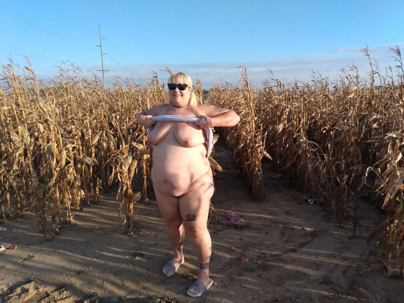 BBW pirralho PoppyJay NU em um CORNFIELD