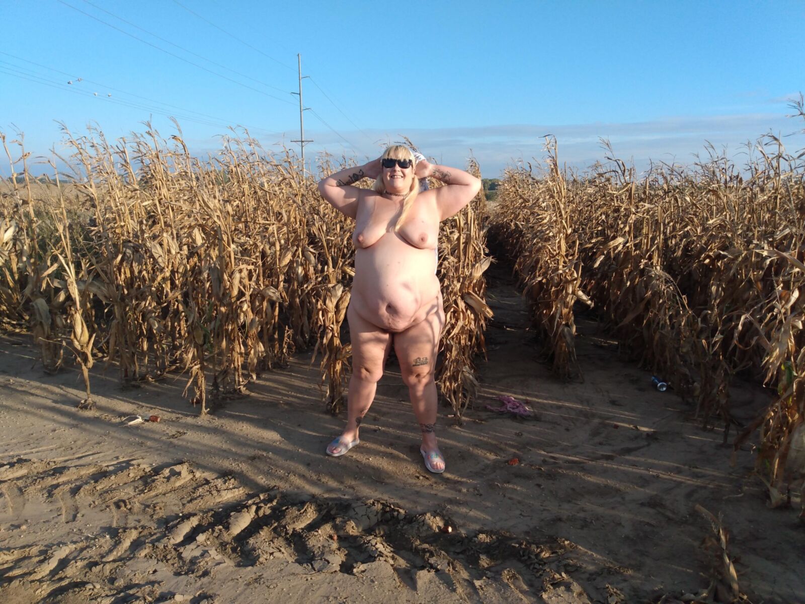 BBW pirralho PoppyJay NU em um CORNFIELD