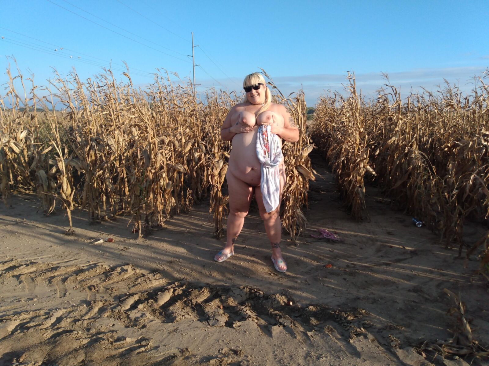 BBW pirralho PoppyJay NU em um CORNFIELD