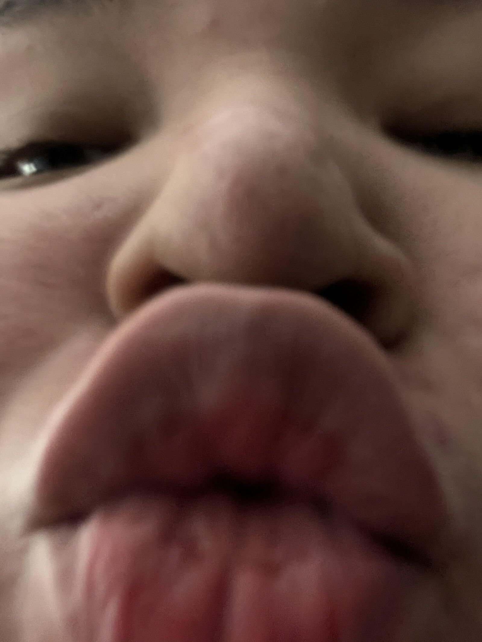 Fat ugly whore wants cum on her lips