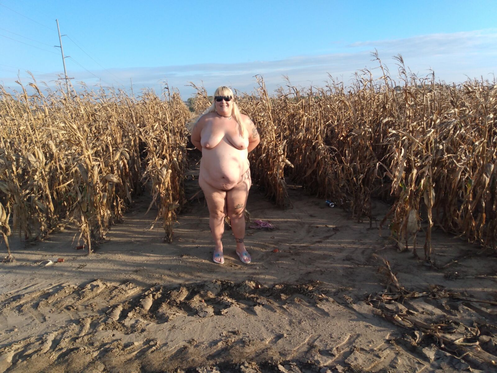 BBW pirralho PoppyJay NU em um CORNFIELD