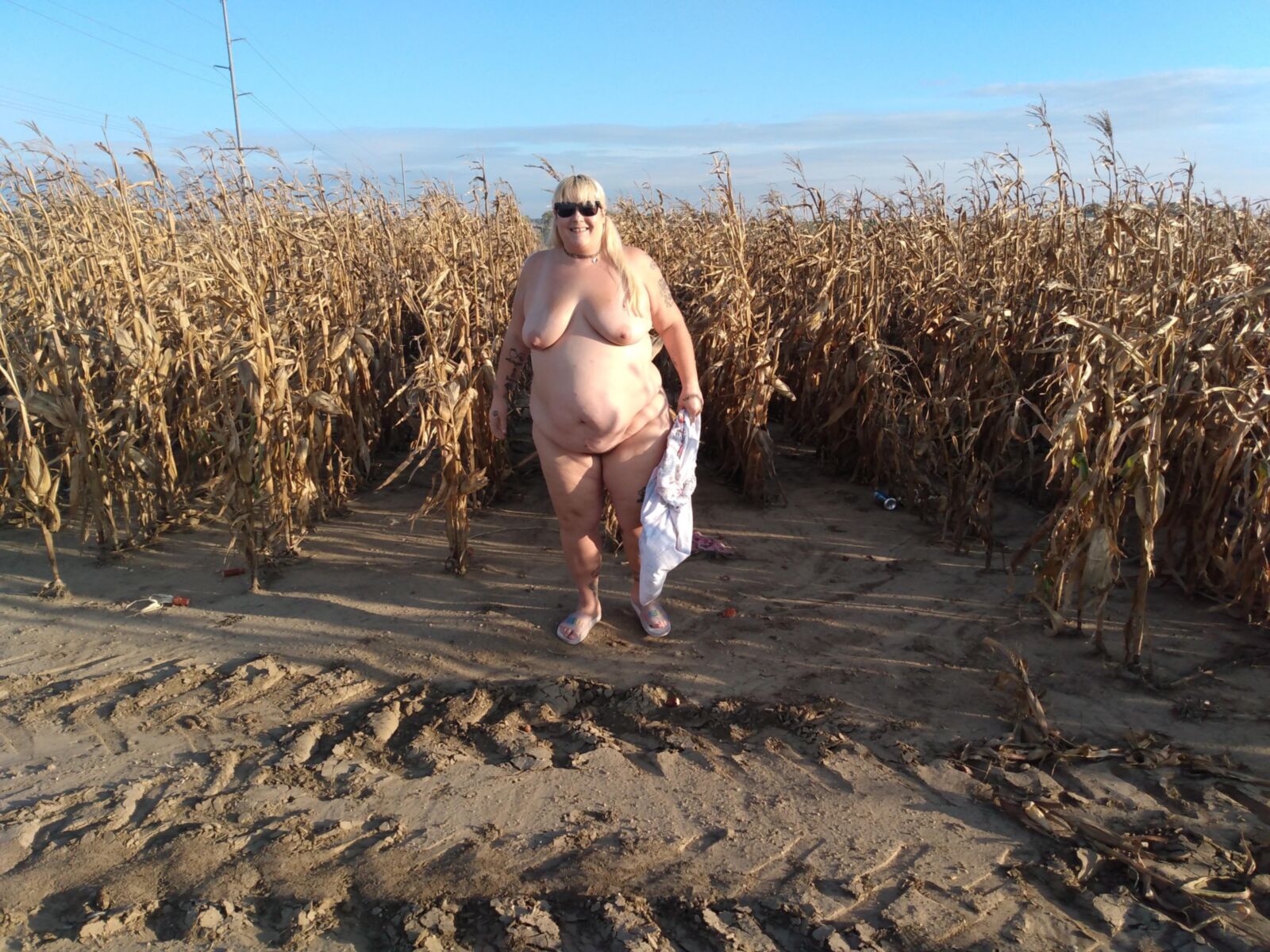 BBW pirralho PoppyJay NU em um CORNFIELD