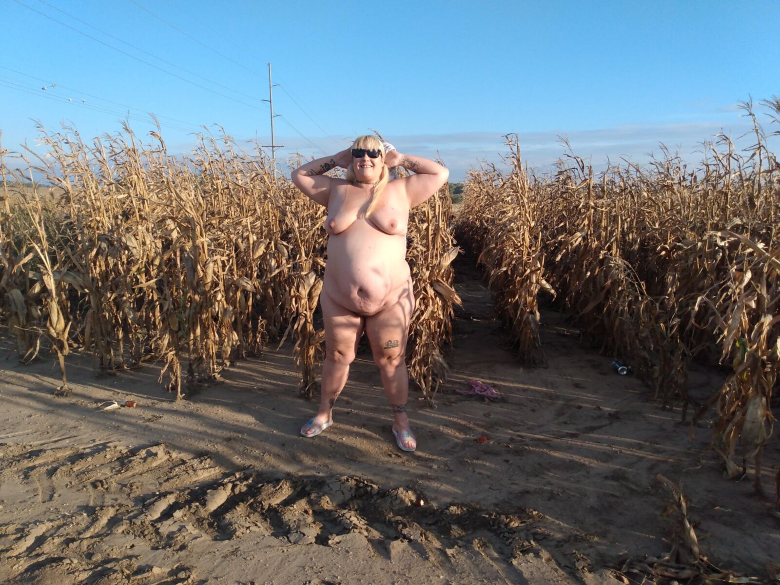 BBW pirralho PoppyJay NU em um CORNFIELD