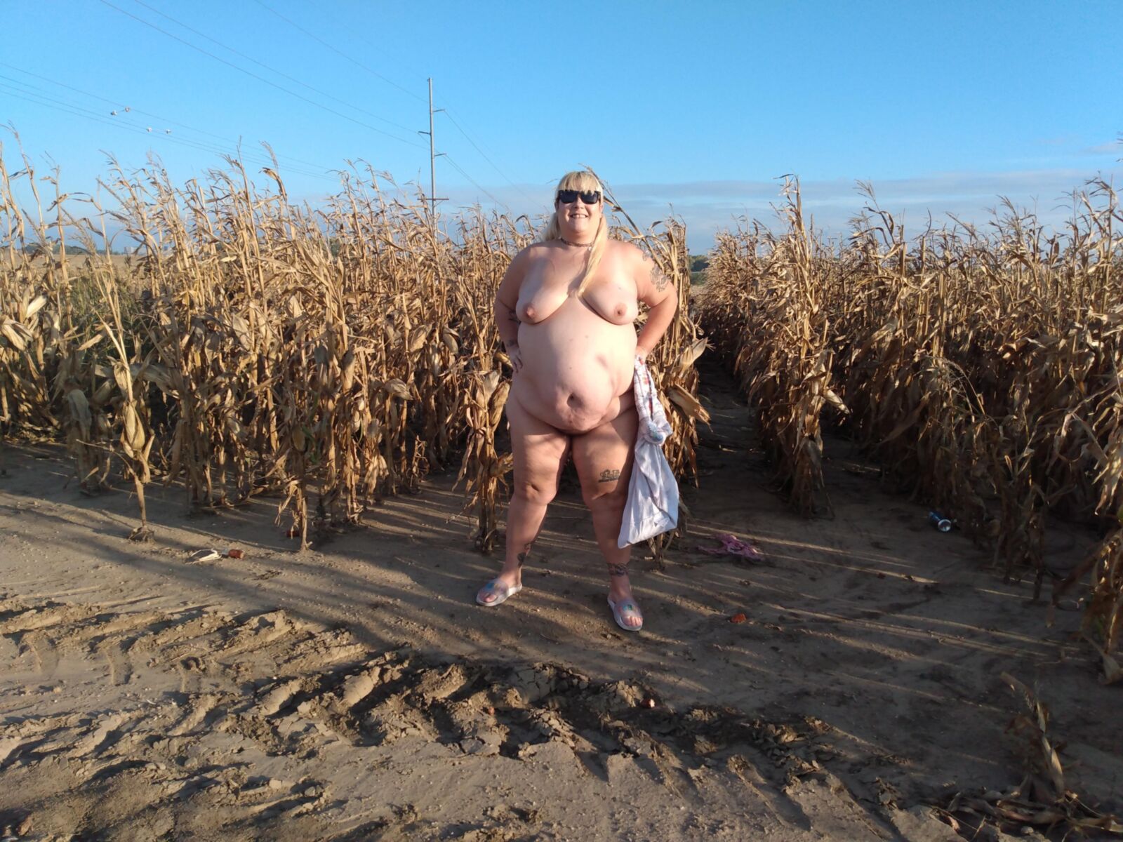 BBW pirralho PoppyJay NU em um CORNFIELD