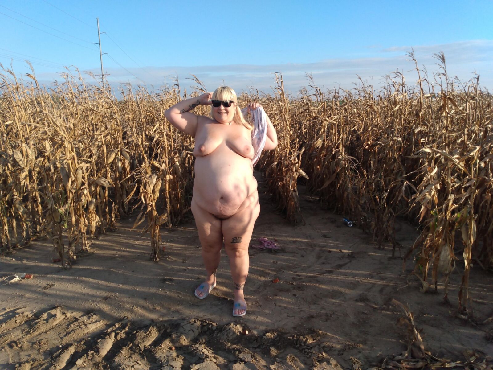 BBW pirralho PoppyJay NU em um CORNFIELD