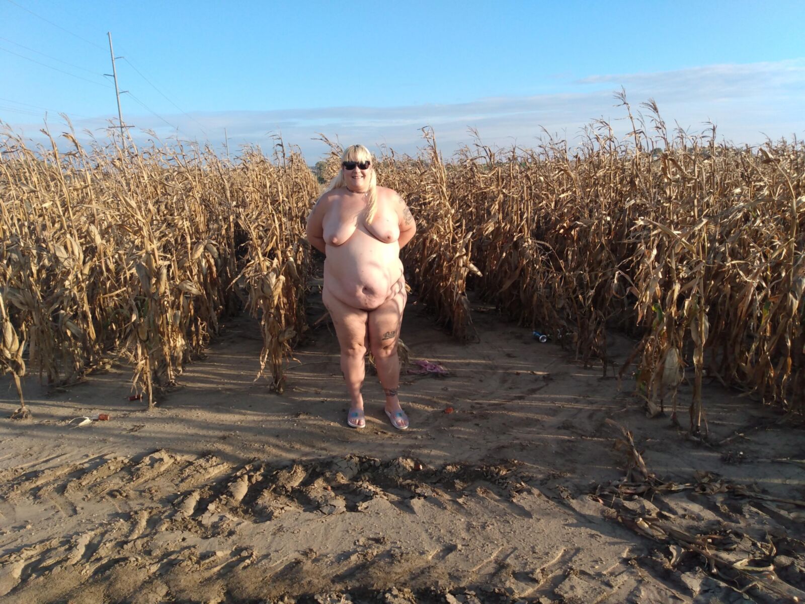 BBW pirralho PoppyJay NU em um CORNFIELD