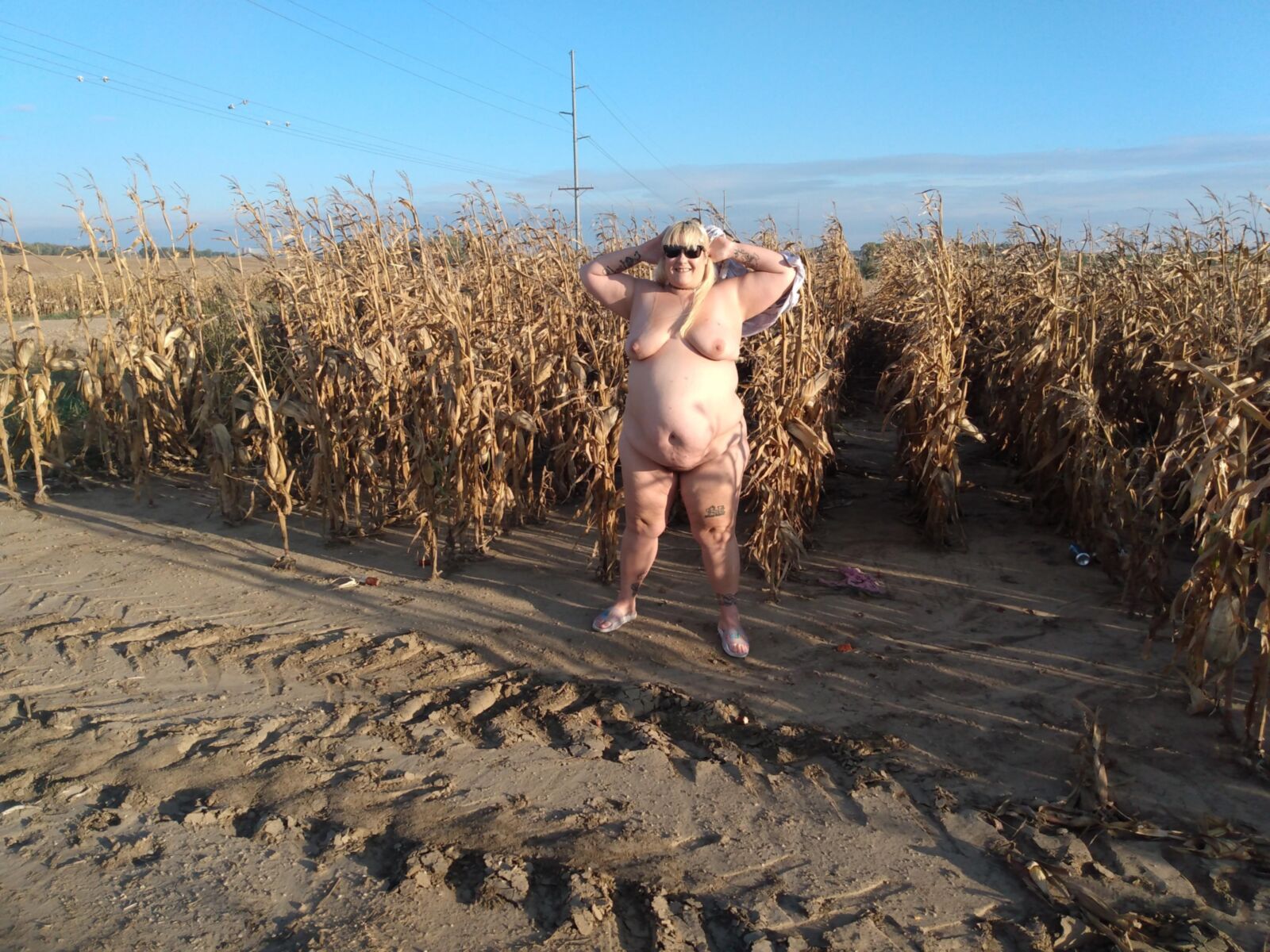 BBW pirralho PoppyJay NU em um CORNFIELD