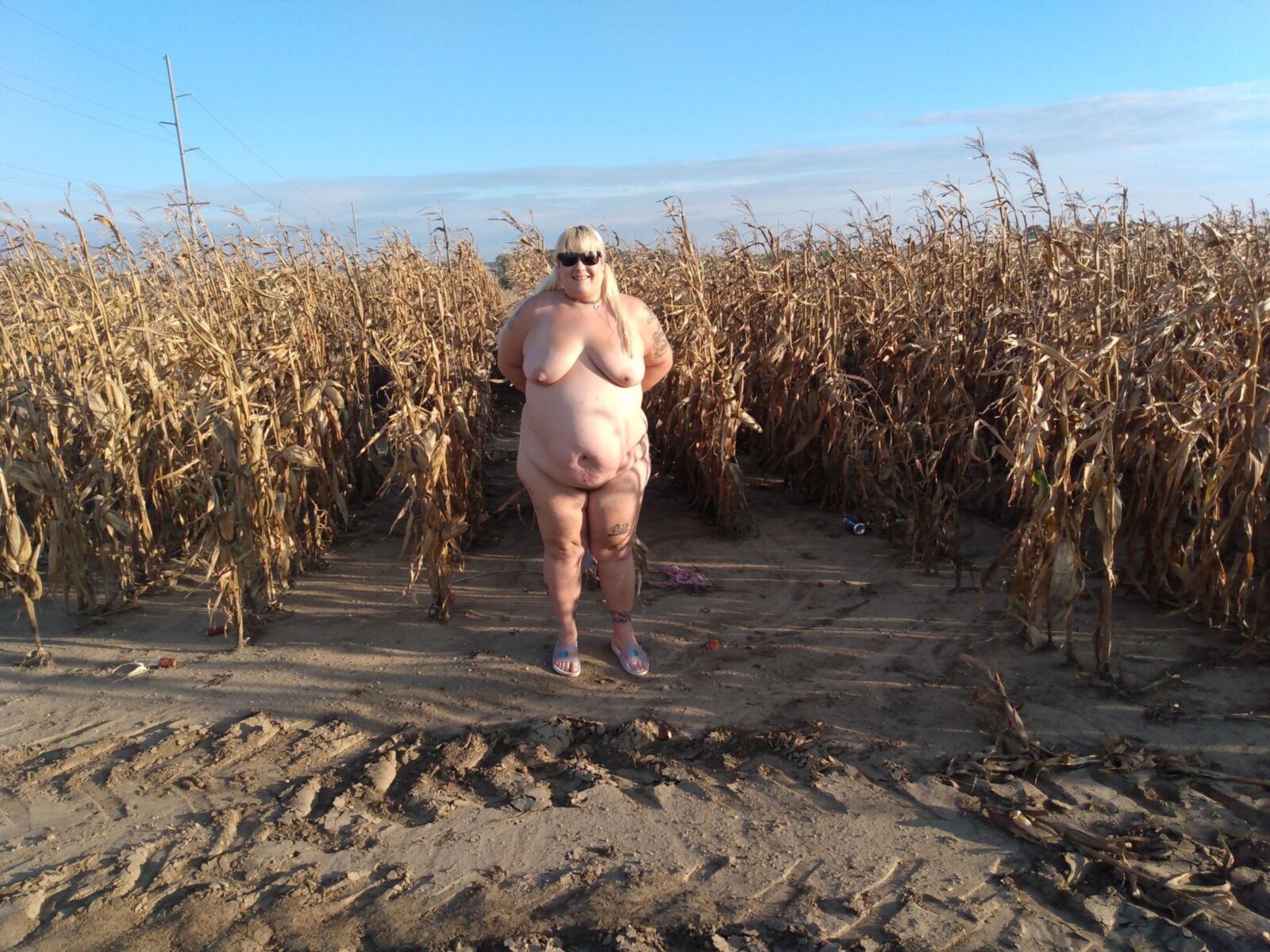 BBW pirralho PoppyJay NU em um CORNFIELD