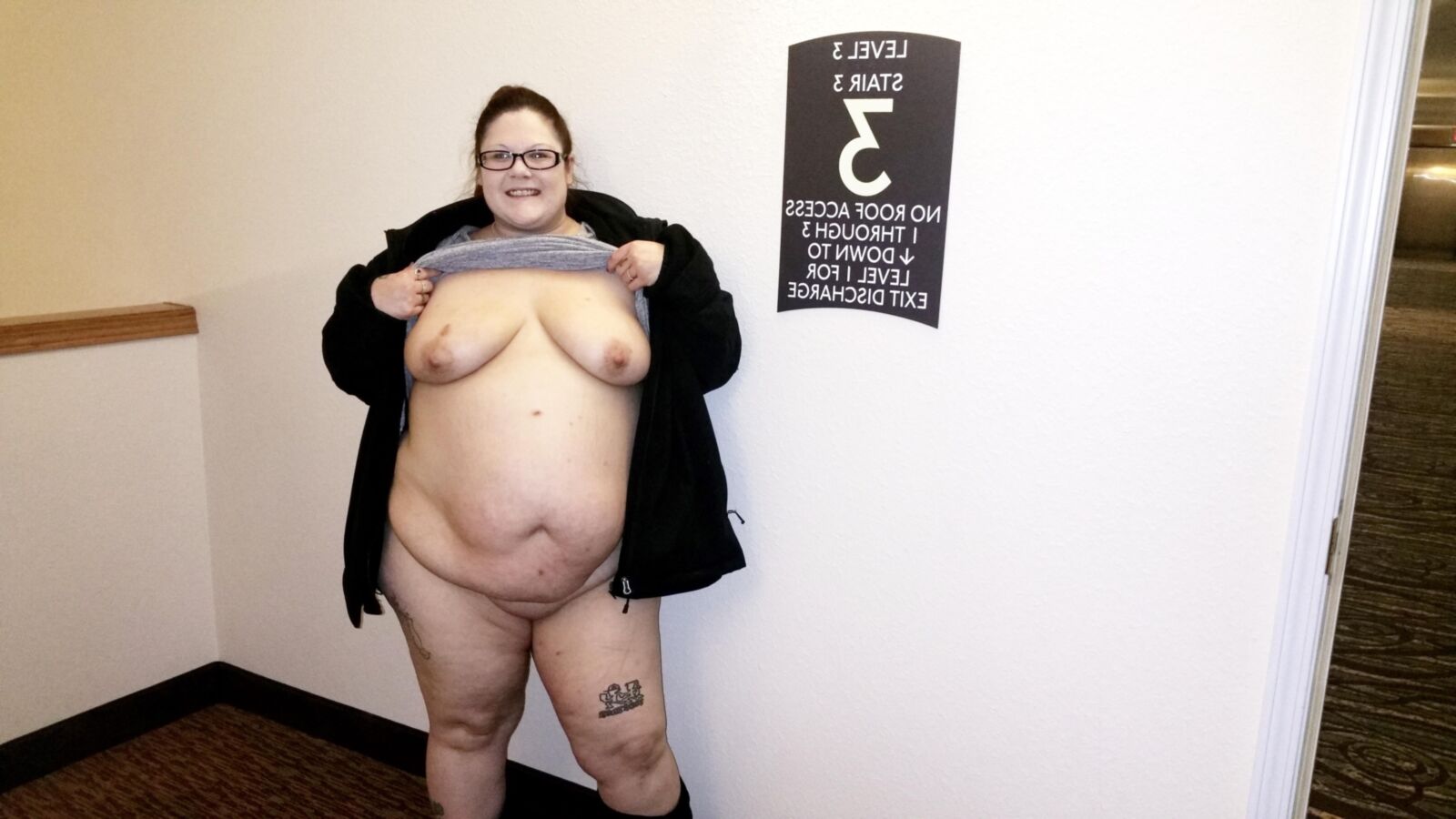 BBW brat PoppyJay posing in a hotel 