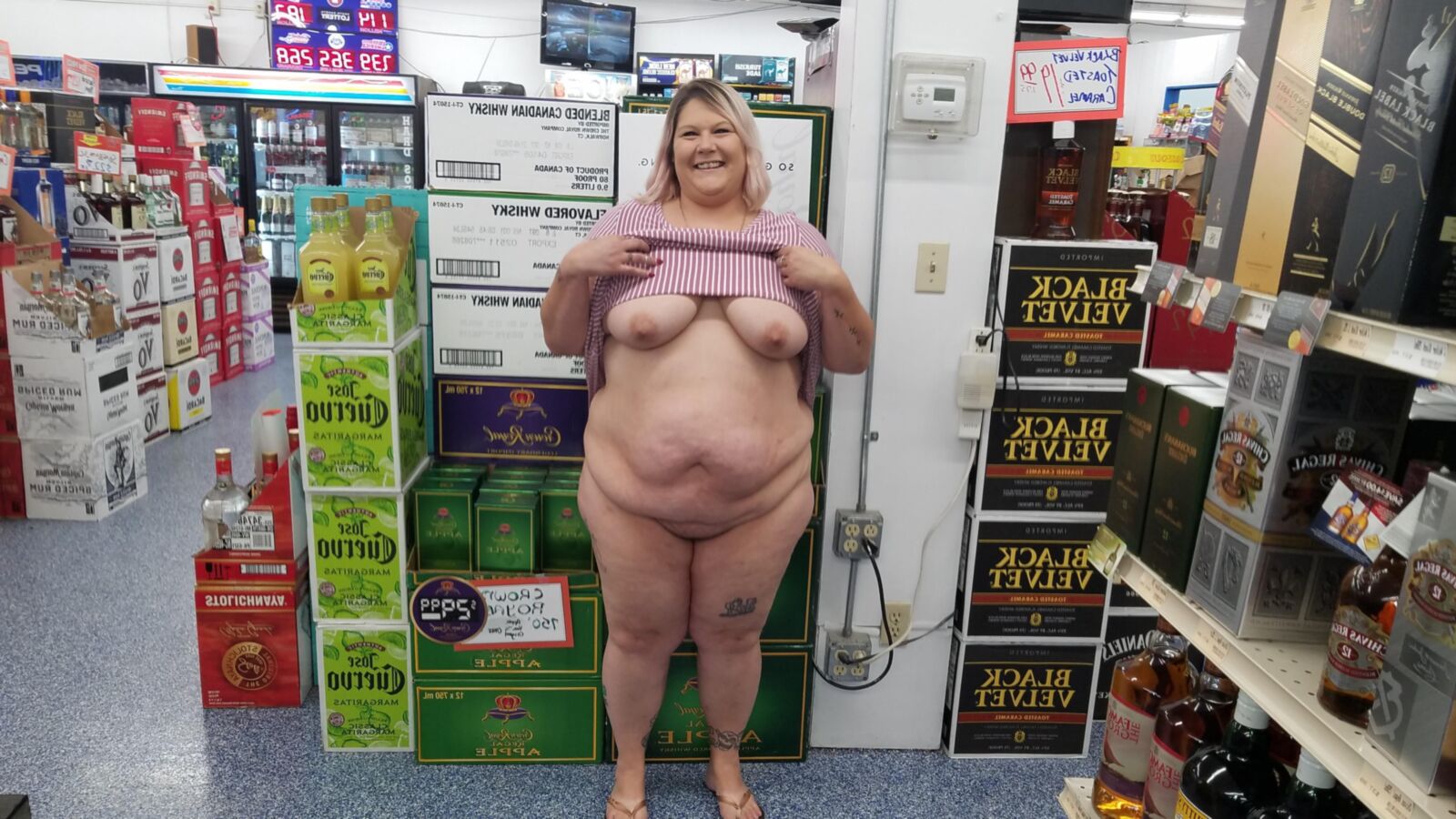 BBW brat PoppyJay Flashing around in public 