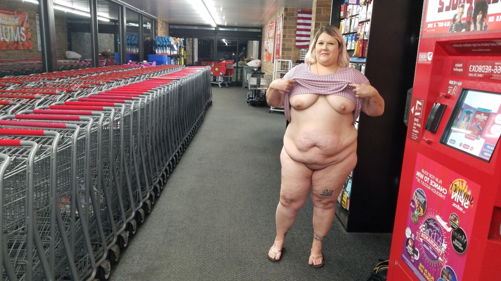 BBW brat PoppyJay Flashing around in public 