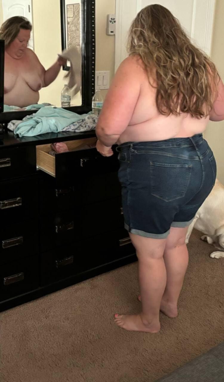 Fat ass piggy exposed