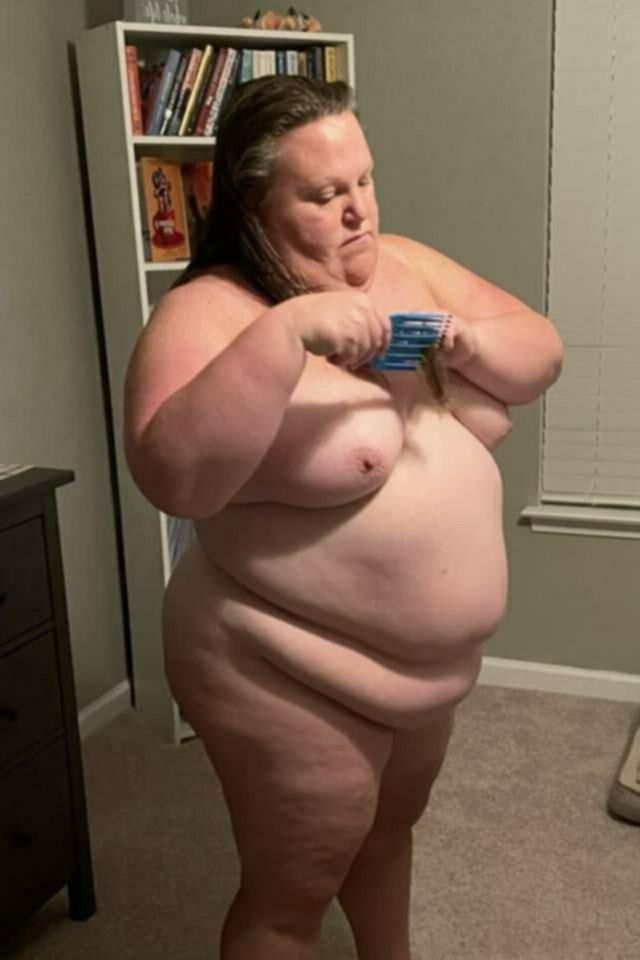 Fat ass piggy exposed