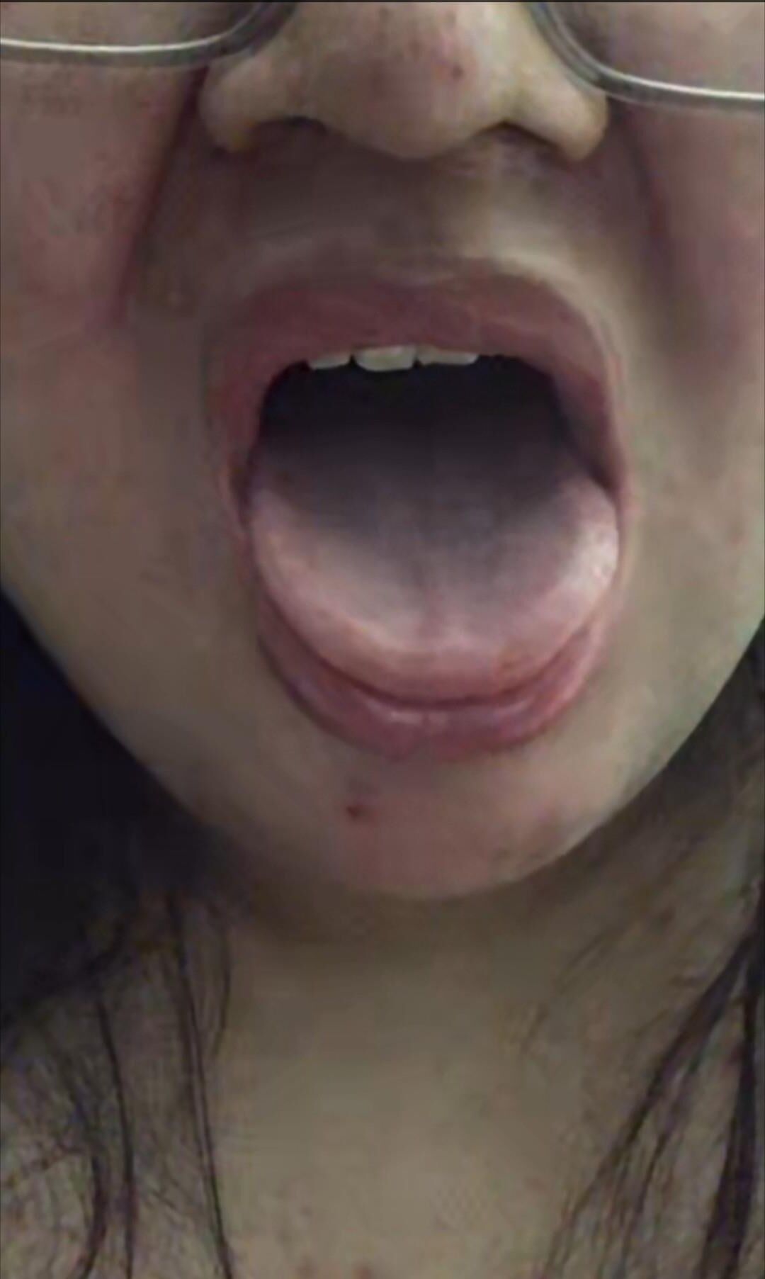 Fat whore wants cum on her lips