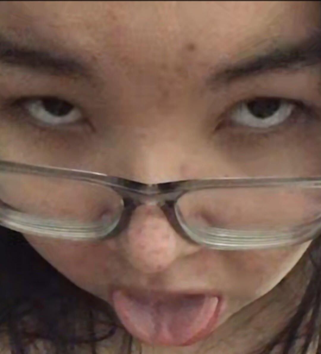 Fat whore wants cum on her lips