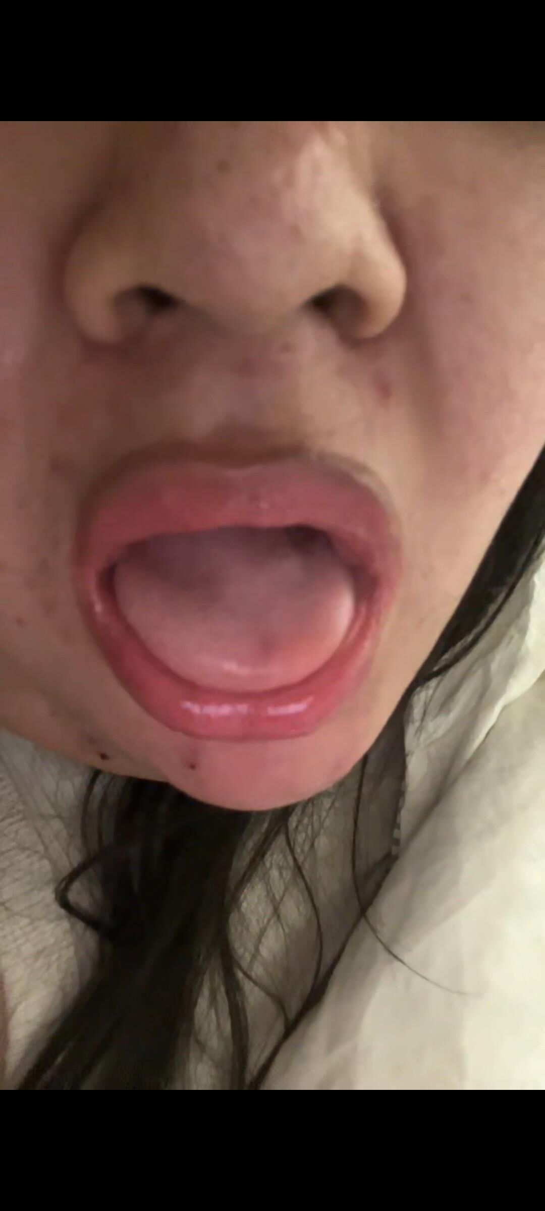 Fat whore wants cum on her lips